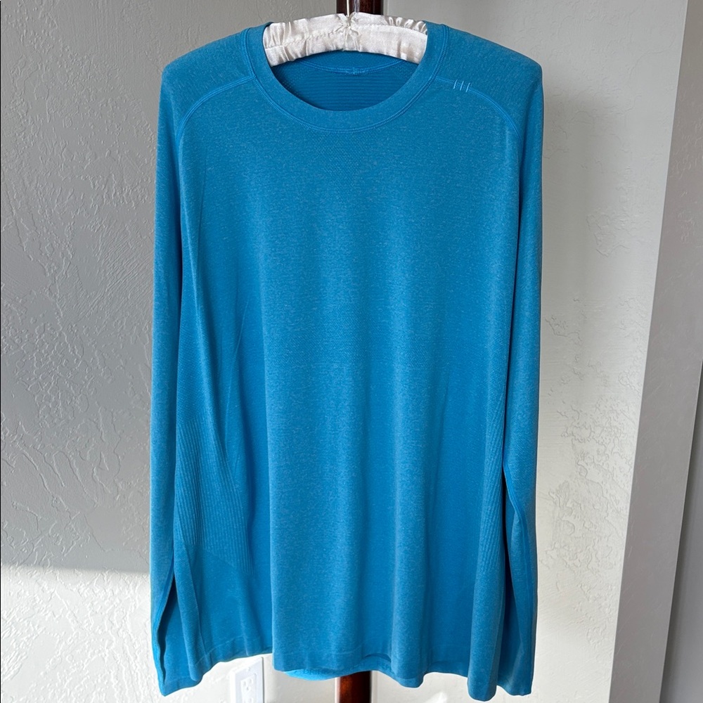 Men’s Lululemon long sleeve performance shirt.